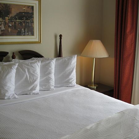 Chisholm Suite Hotel Duncan Ruang foto
