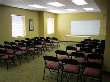 Chisholm Suite Hotel Duncan Bagian luar foto