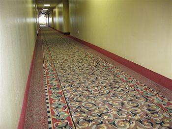 Chisholm Suite Hotel Duncan Bagian luar foto
