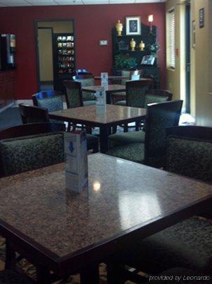 Chisholm Suite Hotel Duncan Bagian luar foto