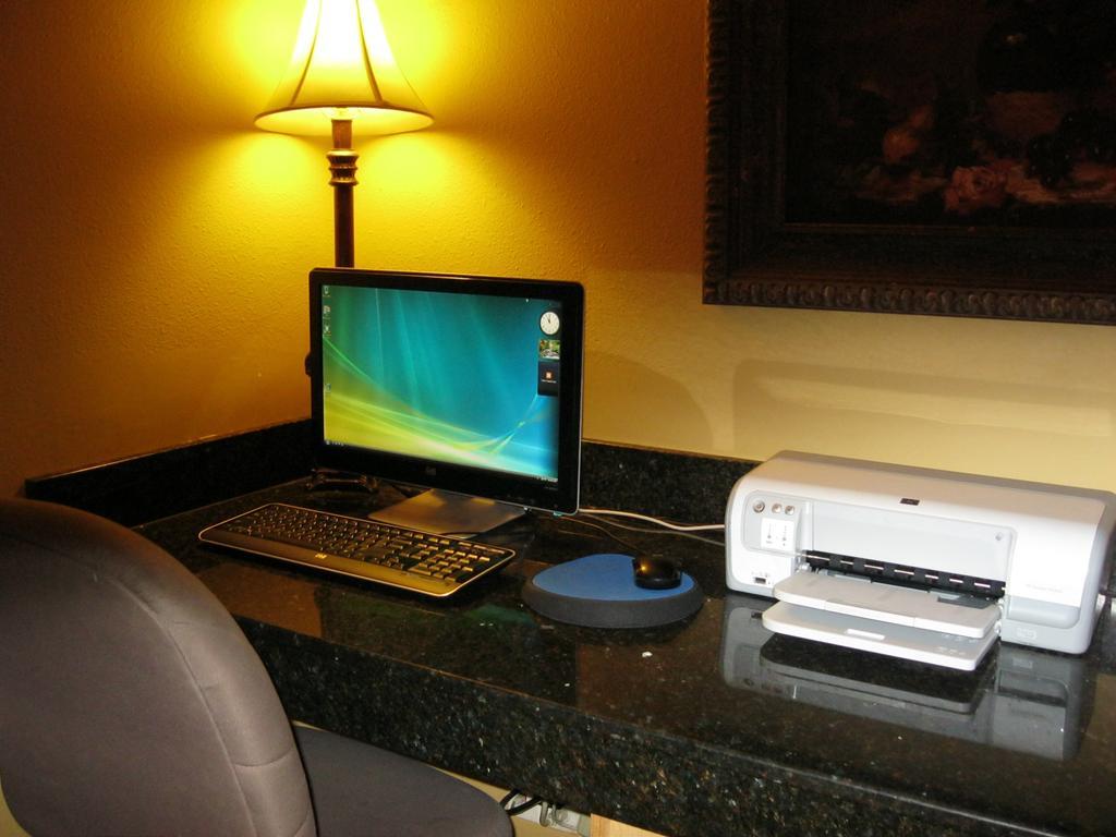 Chisholm Suite Hotel Duncan Ruang foto