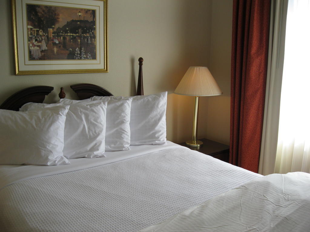 Chisholm Suite Hotel Duncan Ruang foto