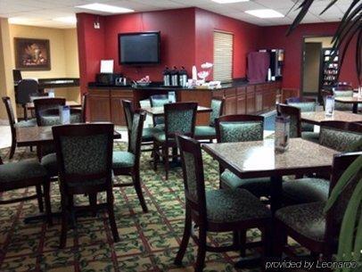 Chisholm Suite Hotel Duncan Bagian luar foto